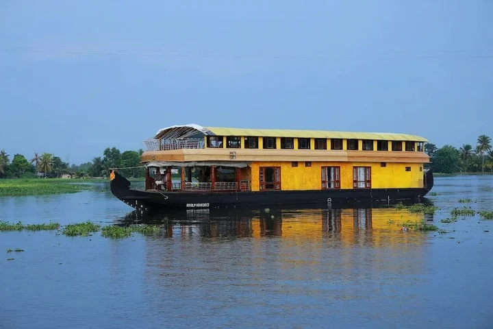 Аллеппи: Coco HouseBoat