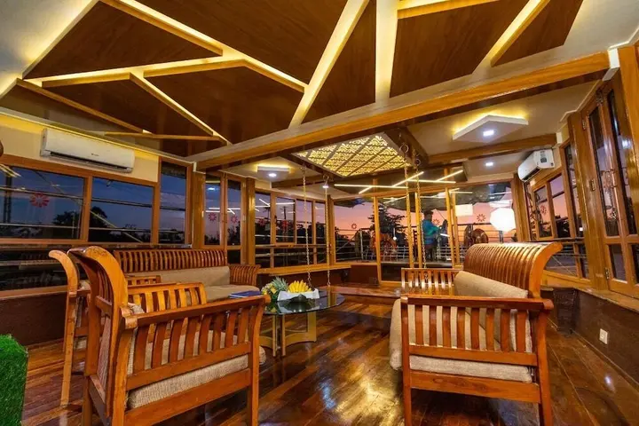 Аллеппи: Coco HouseBoat