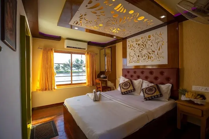 Аллеппи: Coco HouseBoat
