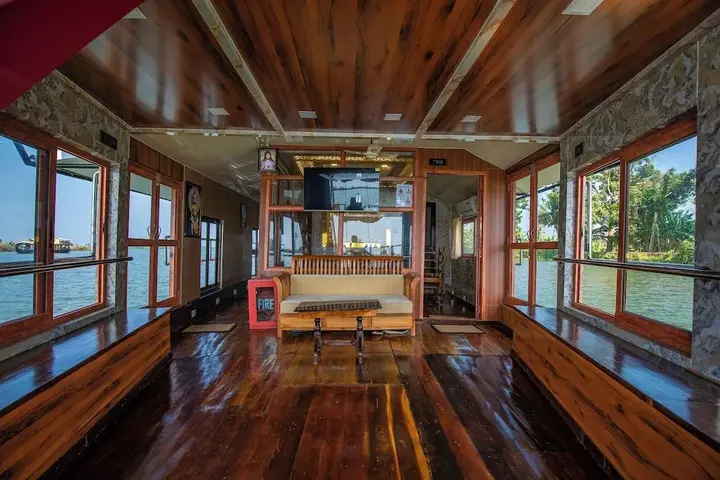 Аллеппи: Coco HouseBoat