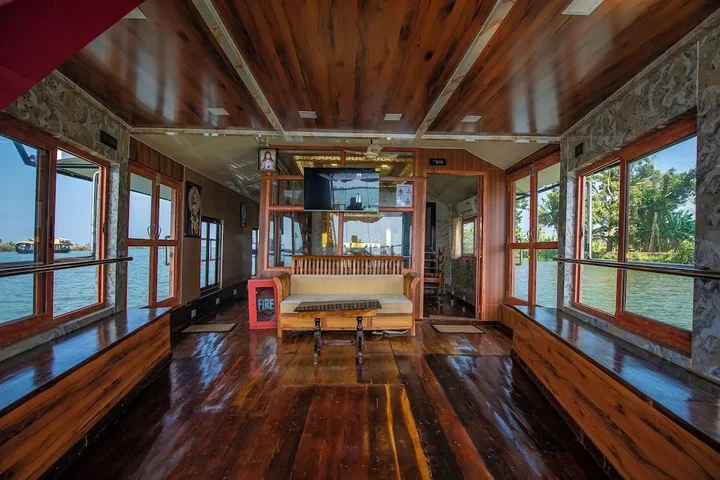 Аллеппи: Coco HouseBoat