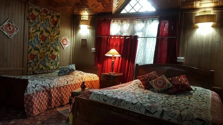 Шринагар: Akbar Group Of Heritage Houseboats