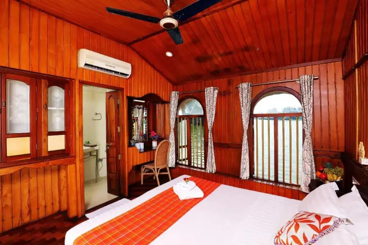 Аллеппи: Soma Houseboat