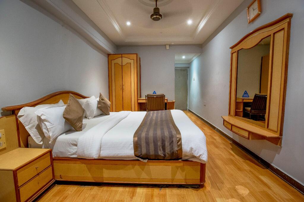 Раджкот: Hotel JMC Group