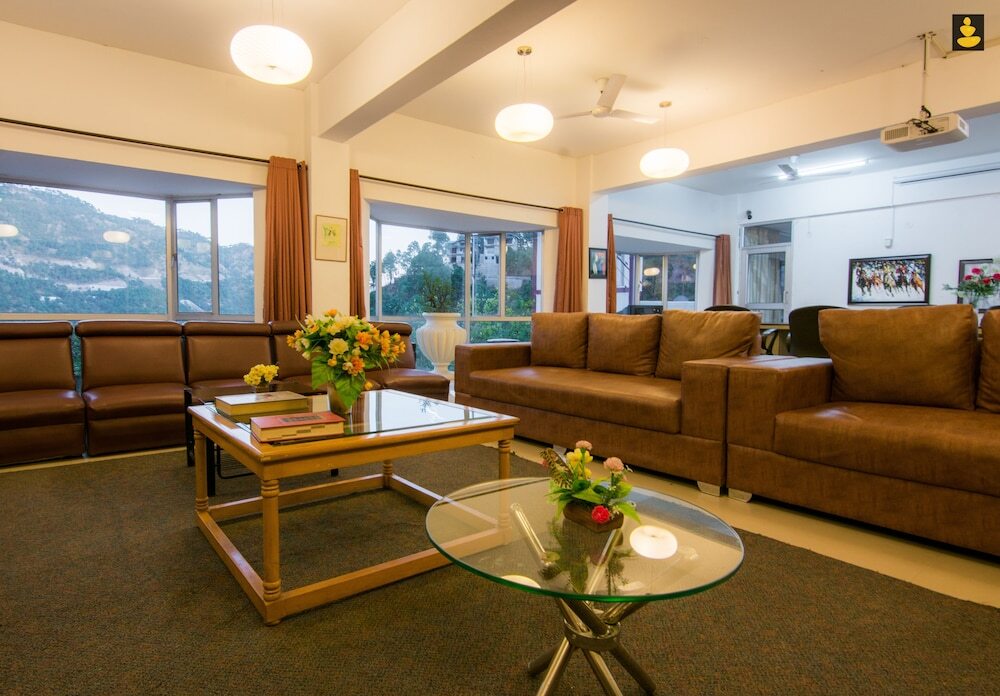 Солан: Misty Meadows Resorts