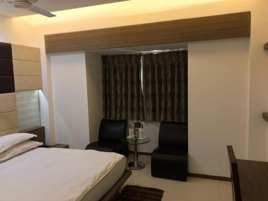 Ахмедабад: Pearl Hotel & Banquets