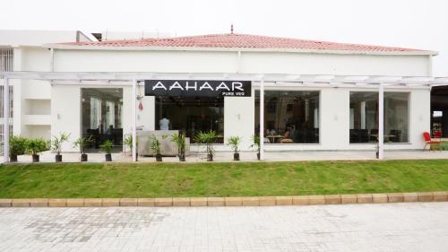 Мантралайам: Hotel Abode
