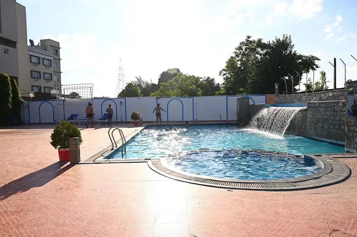 Бахрайч: Leisure Resort