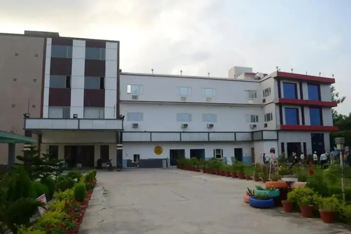 Бахрайч: Leisure Resort