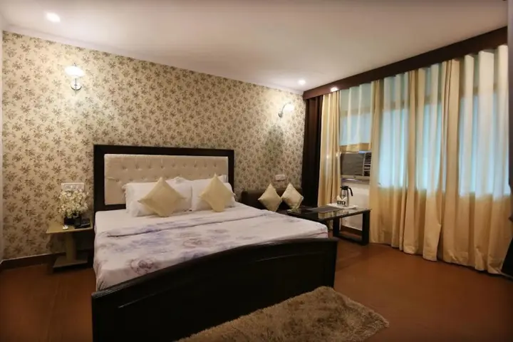 Чандигарх: Hotel Pukhraj