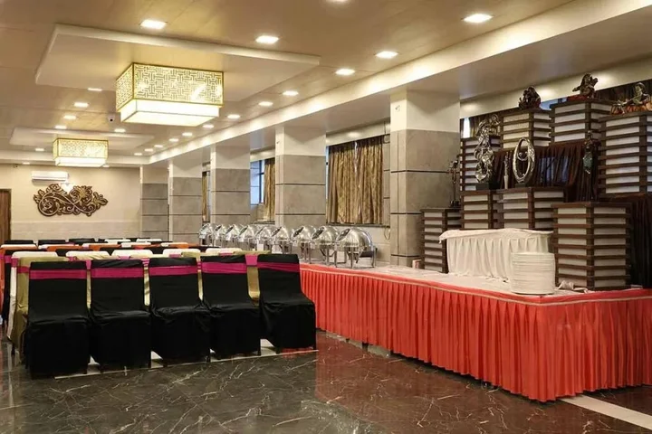 Тхане: Hotel Jawahar