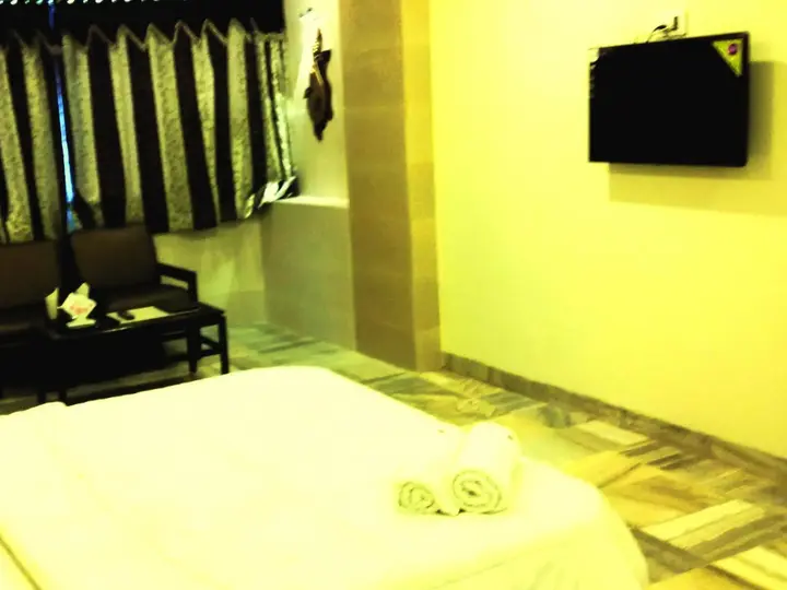 Тхане: Hotel Jawahar
