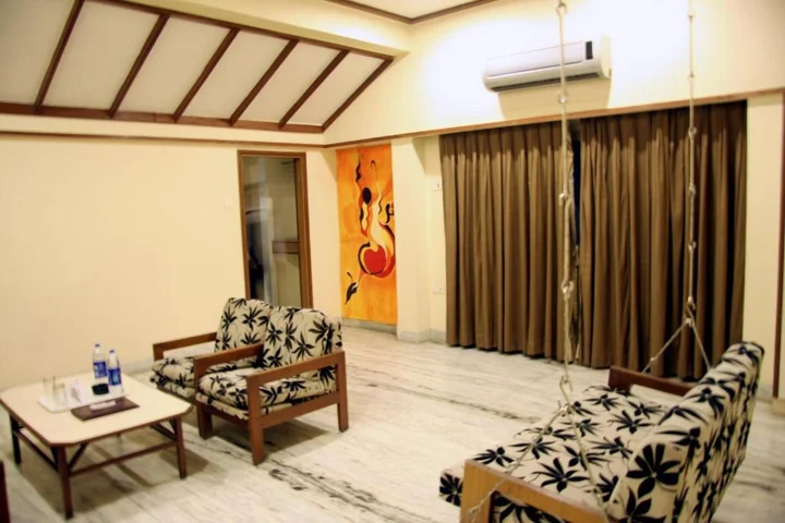 Тхане: Hotel Jawahar