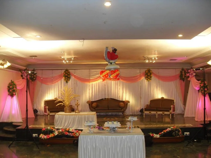 Тхане: Hotel Jawahar