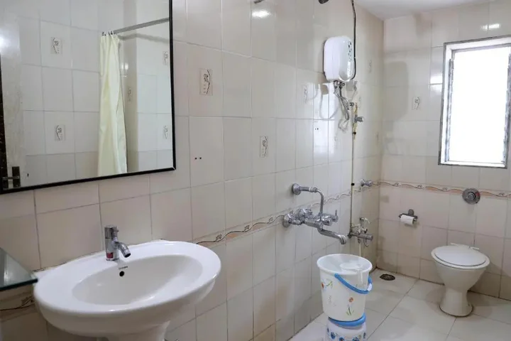 Тхане: Hotel Jawahar