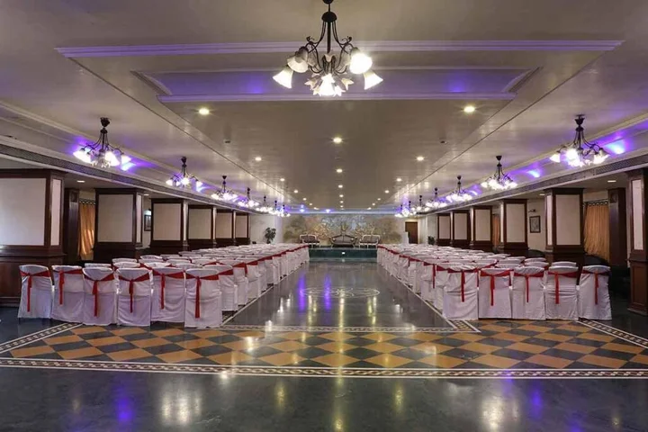 Тхане: Hotel Jawahar