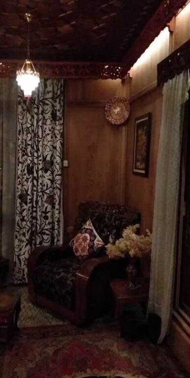 Шринагар: Houseboat Prince Of Bombay