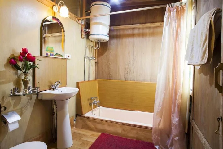Шринагар: Houseboat Prince Of Bombay