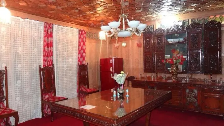 Шринагар: Houseboat Prince Of Bombay