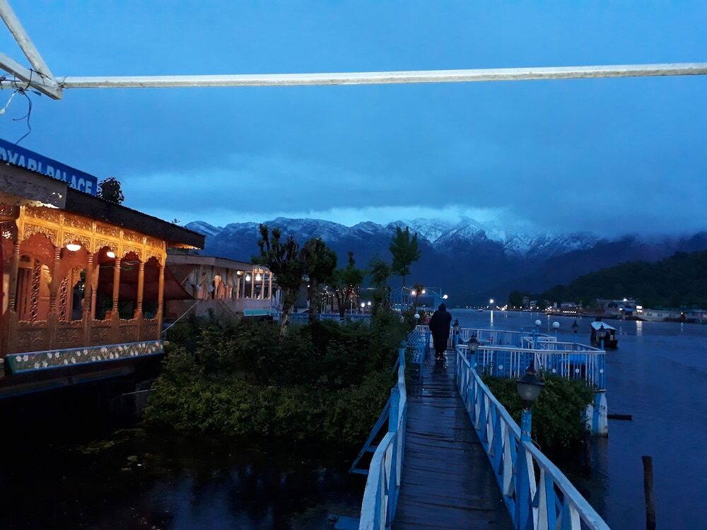Шринагар: Houseboat Prince Of Bombay