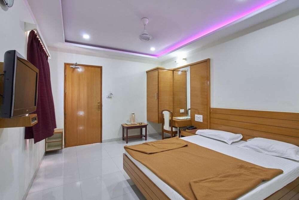 Сурат: Hotel Sarita