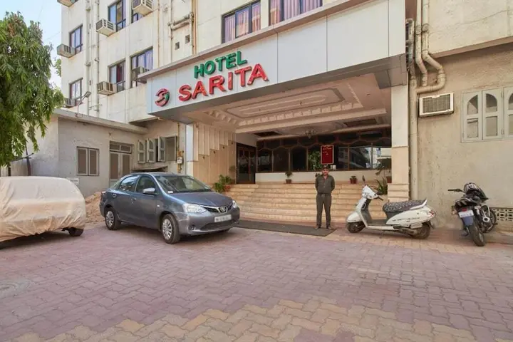 Сурат: Hotel Sarita