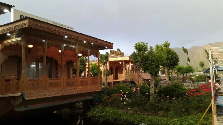 Шринагар: Badyari Palace Group of Houseboat