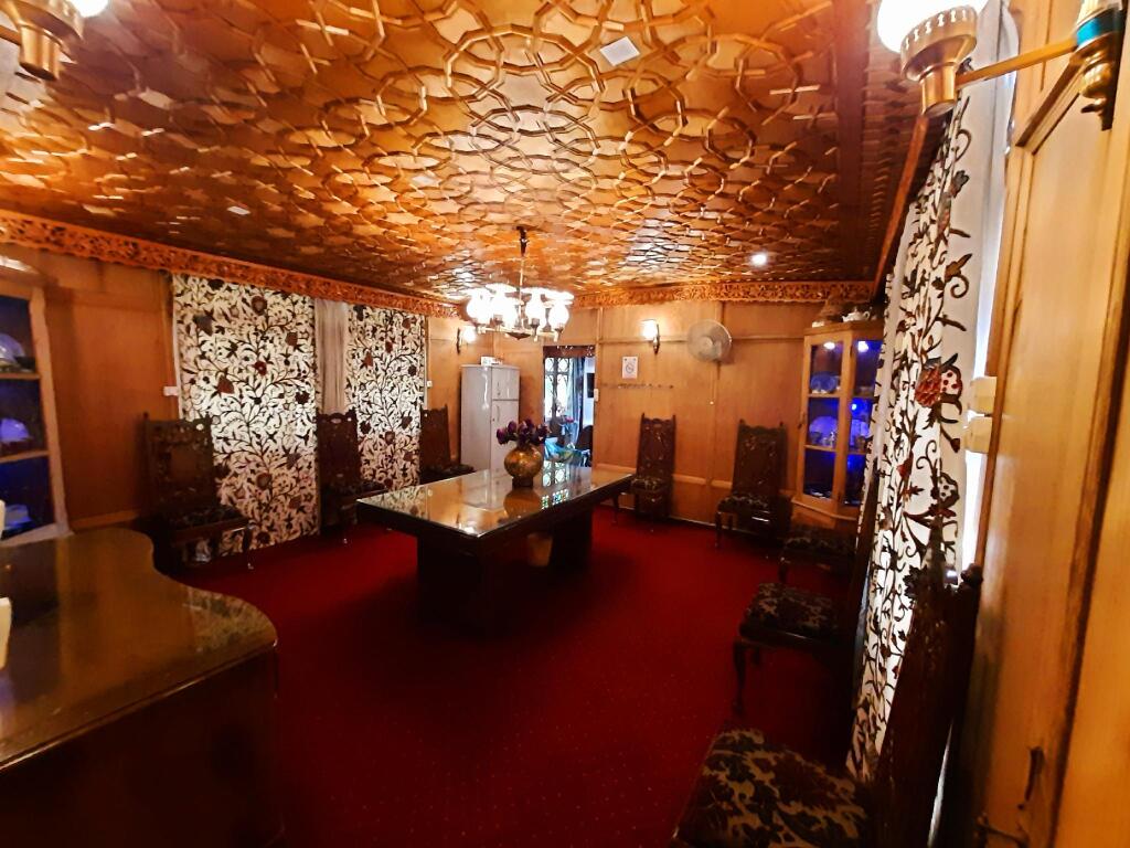 Шринагар: Badyari Palace Group of Houseboat