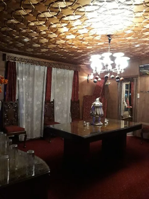 Шринагар: Badyari Palace Group of Houseboat