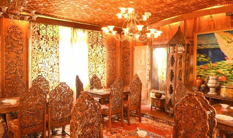 Шринагар: De Laila House Boat (Marketed By Sterling)