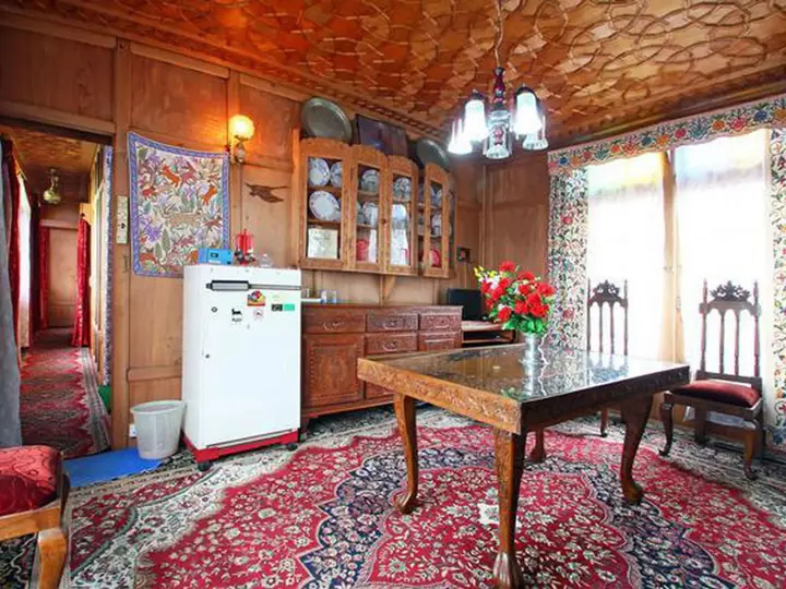 Шринагар: Houseboat Ambassador
