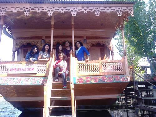 Шринагар: Houseboat Ambassador