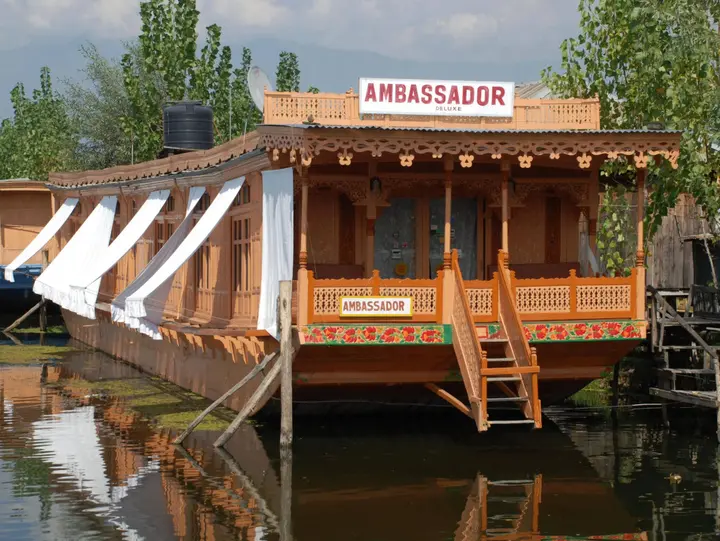 Шринагар: Houseboat Ambassador