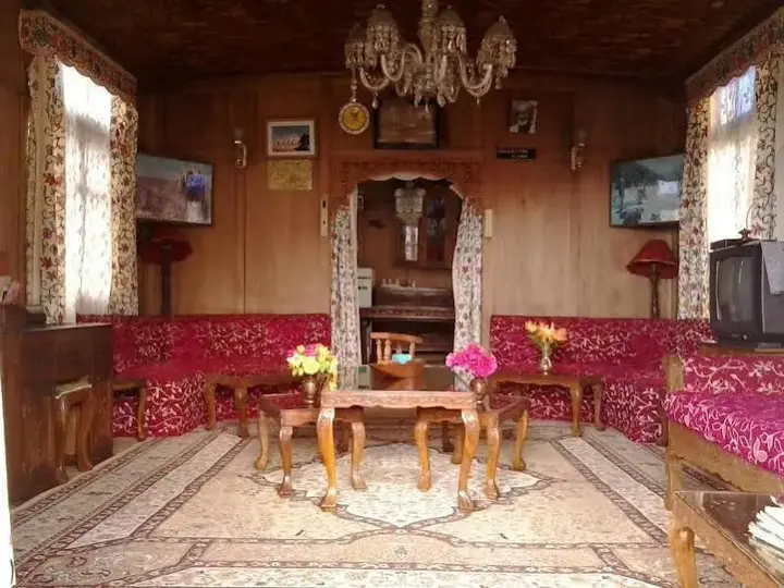 Шринагар: Houseboat Ambassador