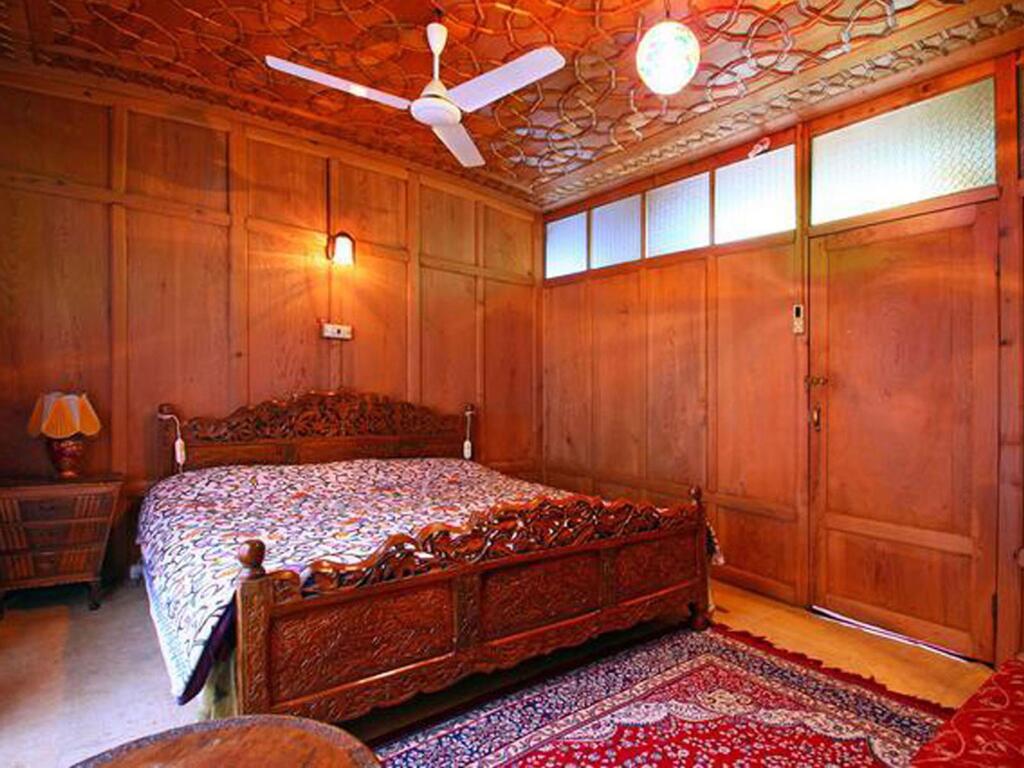 Houseboat Ambassador — фото 1