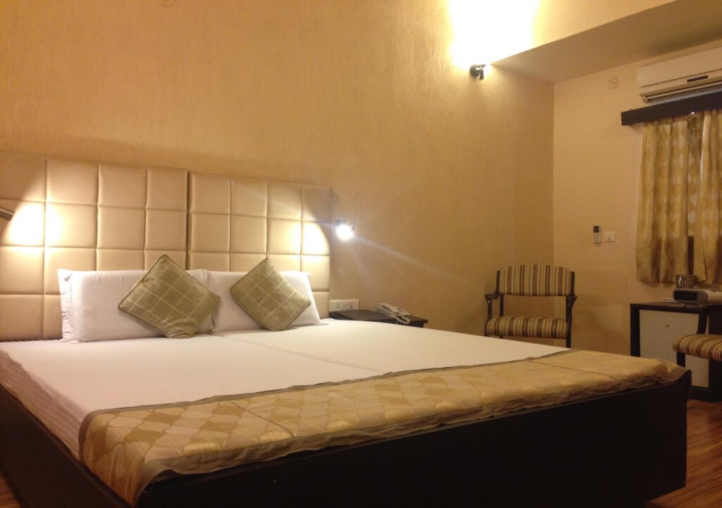 Пантнагар: Hotel Amber