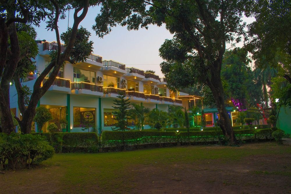 Наинитал: Corbett Condominium Resort