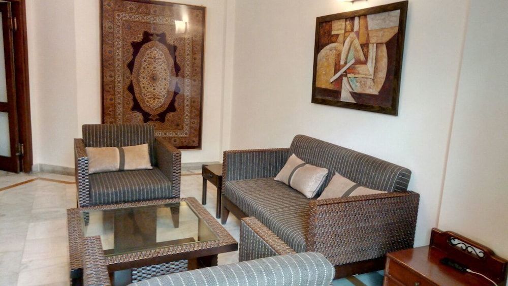 Нью-Дели: Woodpecker Apartments Hauz khas