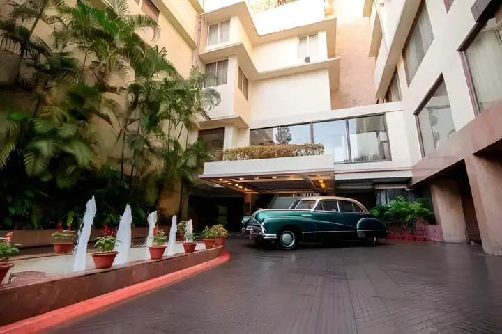 Гувахати: Dynasty Hotel