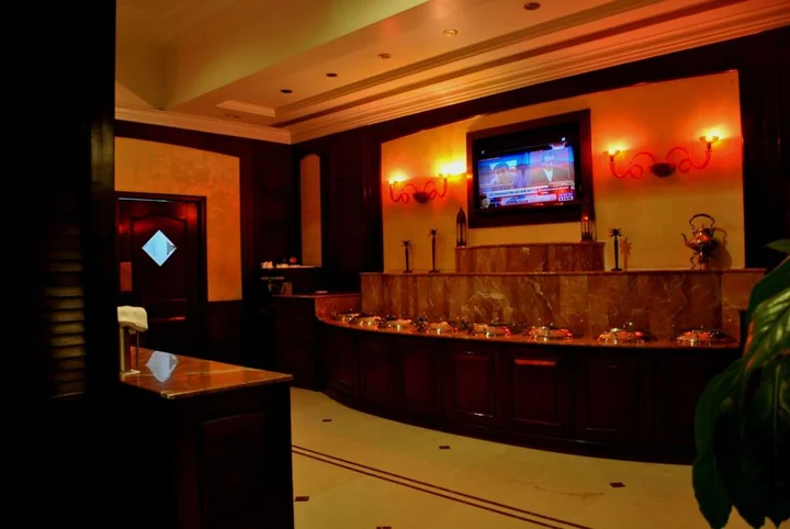 Гувахати: Dynasty Hotel