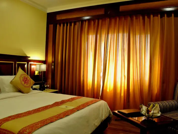Гувахати: Dynasty Hotel