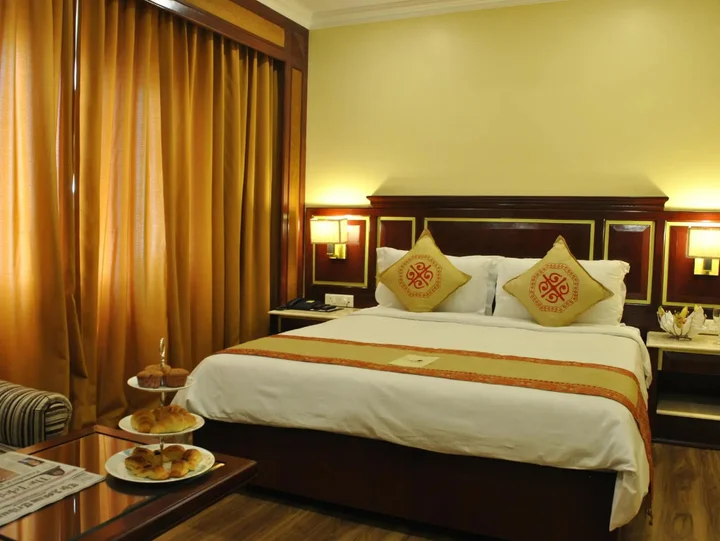 Гувахати: Dynasty Hotel