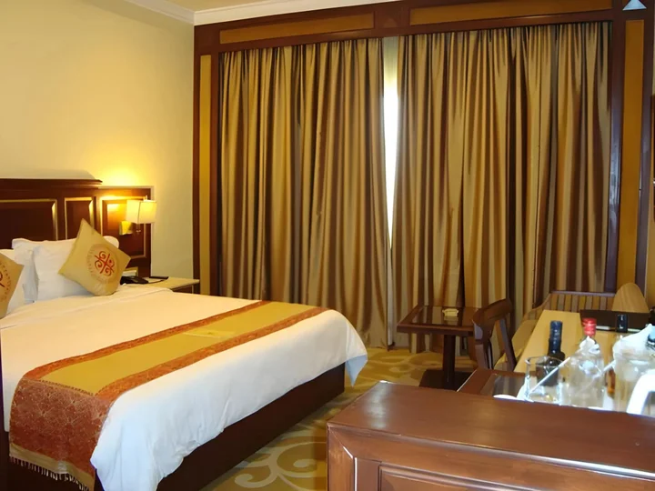 Гувахати: Dynasty Hotel