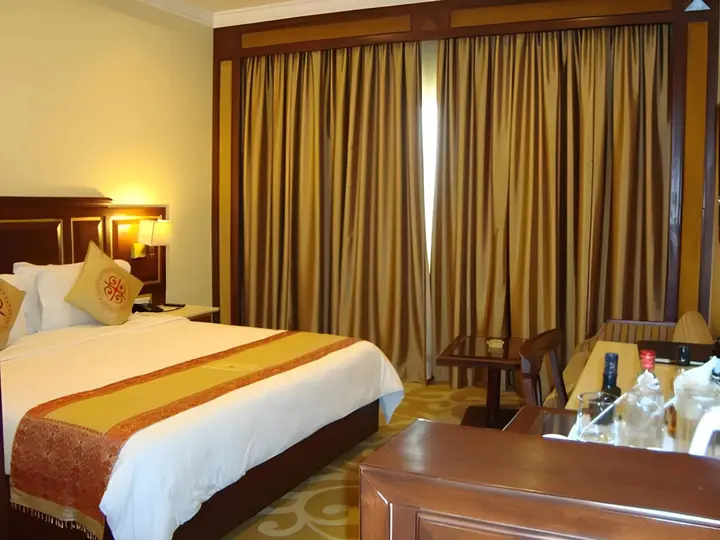 Гувахати: Dynasty Hotel