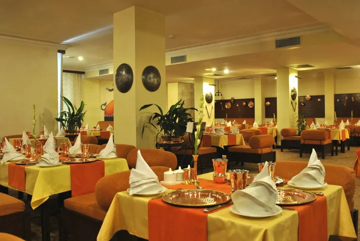 Гувахати: Dynasty Hotel