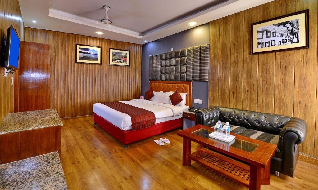 Катра: Hotel Mayur