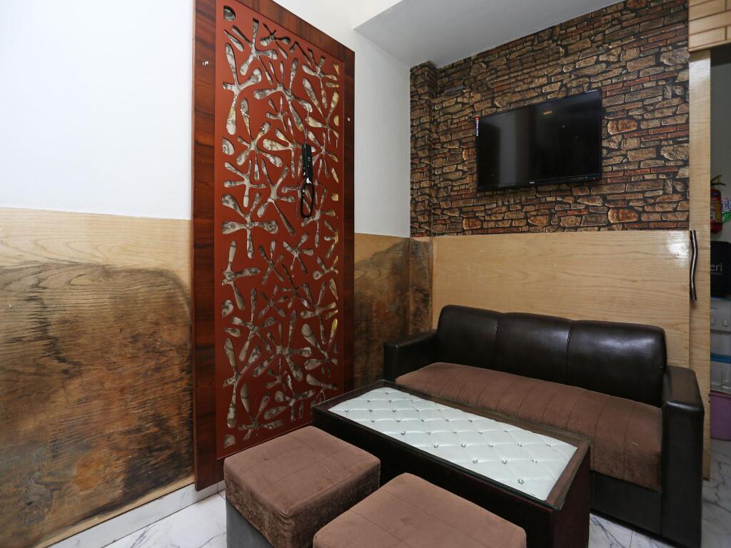 Hotel Prem Deluxe Guest House — фото 1