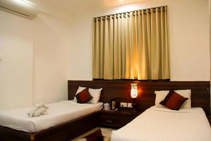 Нагпур: Hotel Flora Inn