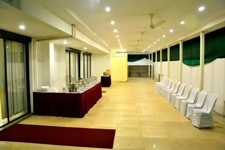 Нагпур: Hotel Flora Inn