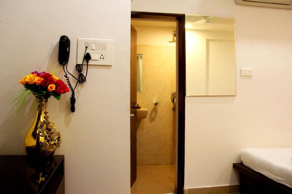 Нагпур: Hotel Flora Inn